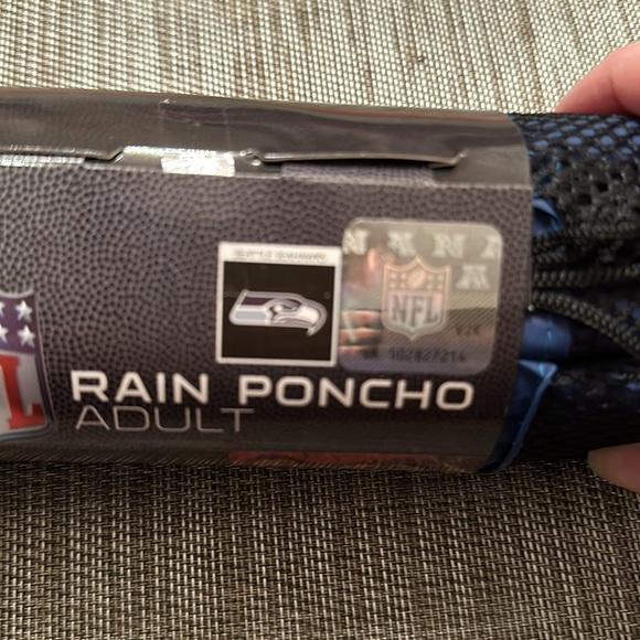 Seattle Seahawks rain poncho one size fits all NWT in original package - Picture 3 of 3